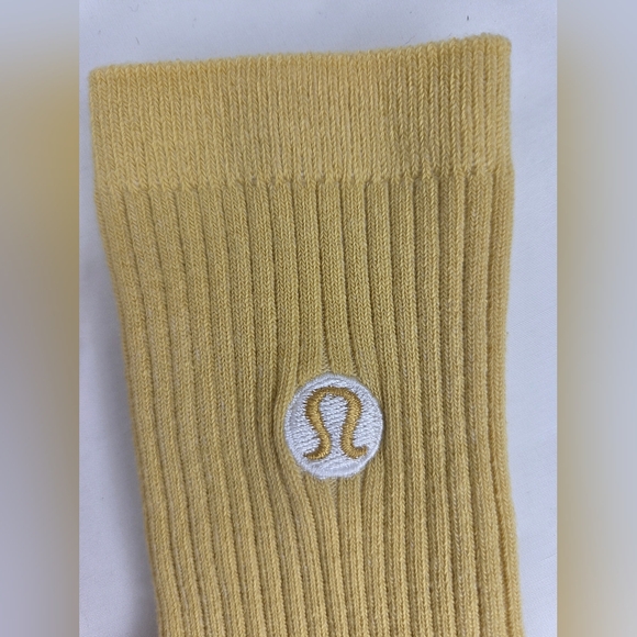 lululemon athletica M - 2 Pairs -Unisex Crew Socks - Yellow and Pink-Cream - Picture 4 of 5